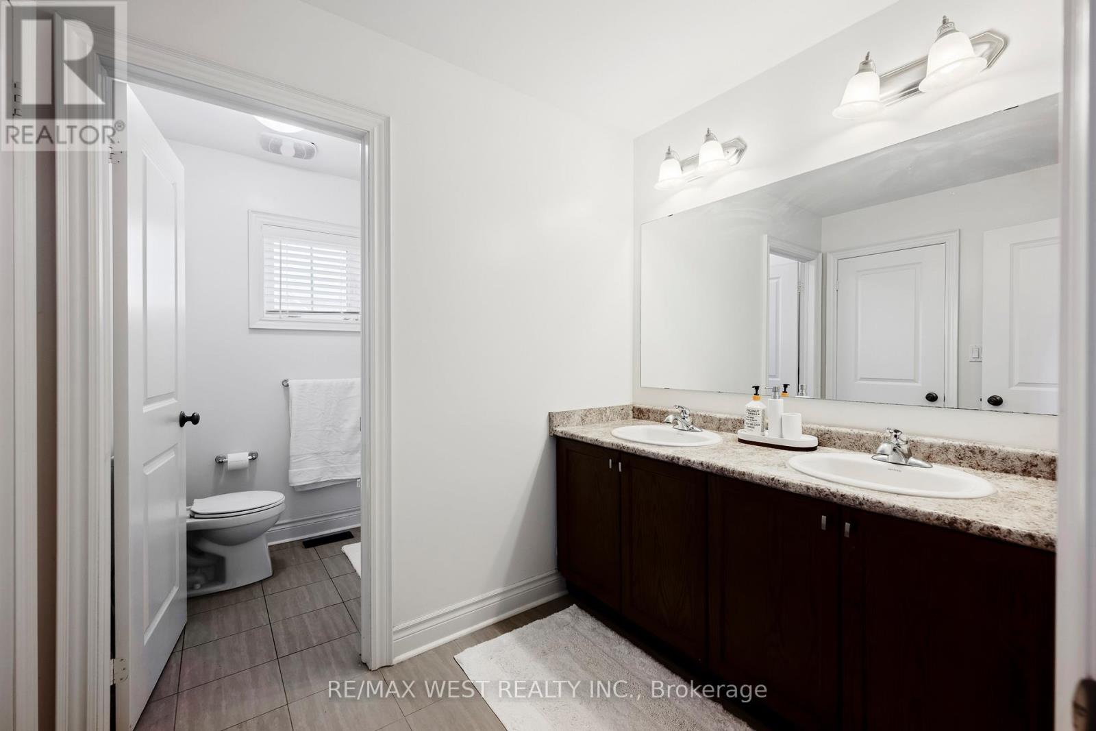 10 STONEGATE AVENUE - 16