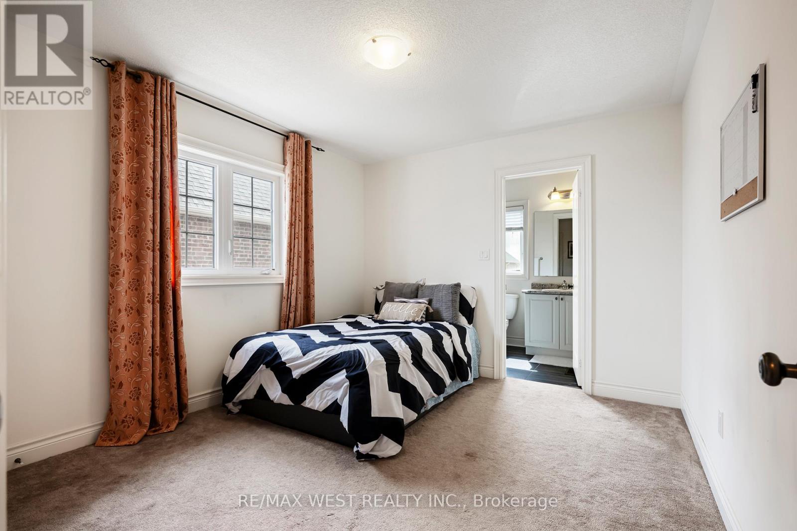 10 STONEGATE AVENUE - 17