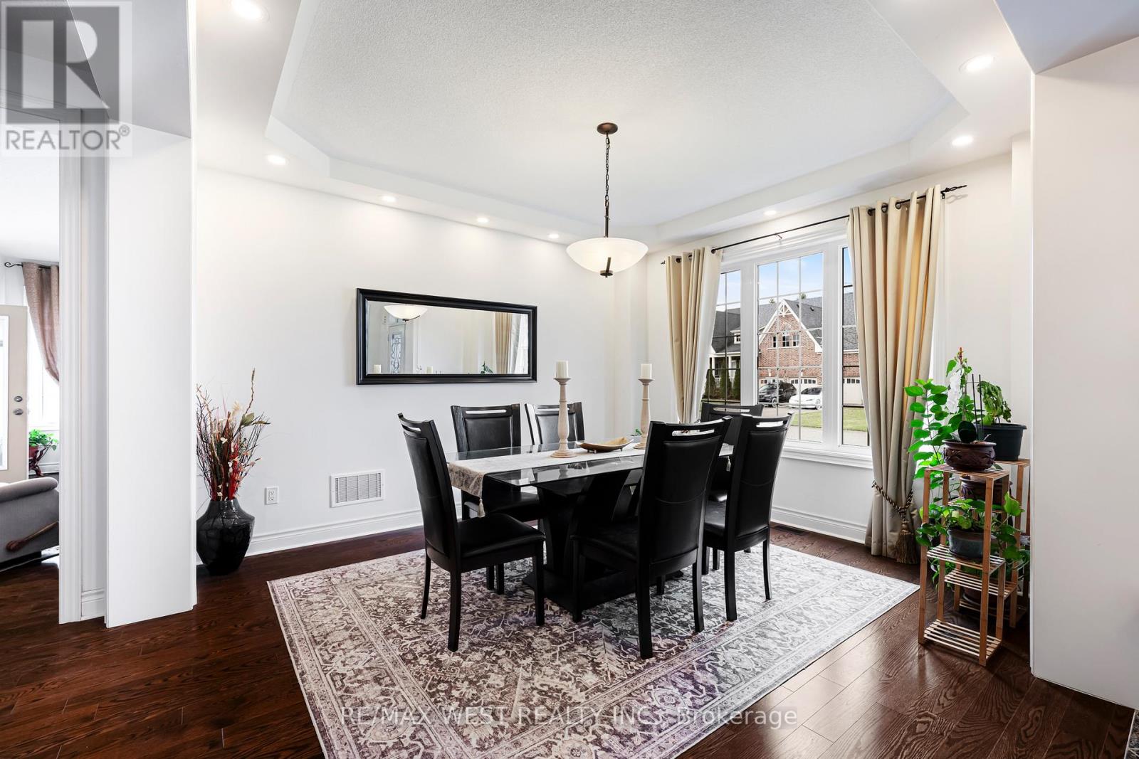 10 STONEGATE AVENUE - 18