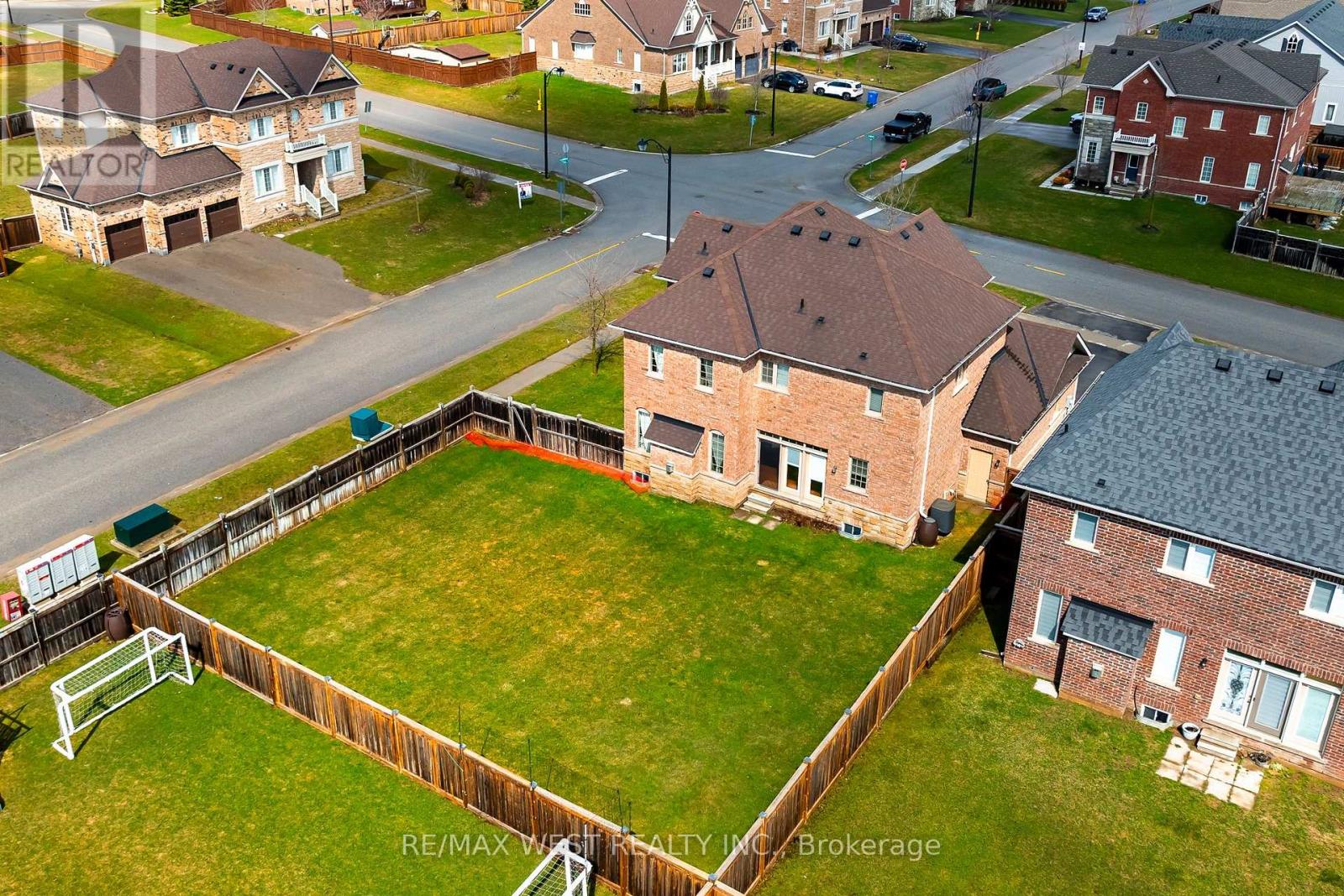 10 STONEGATE AVENUE - 20