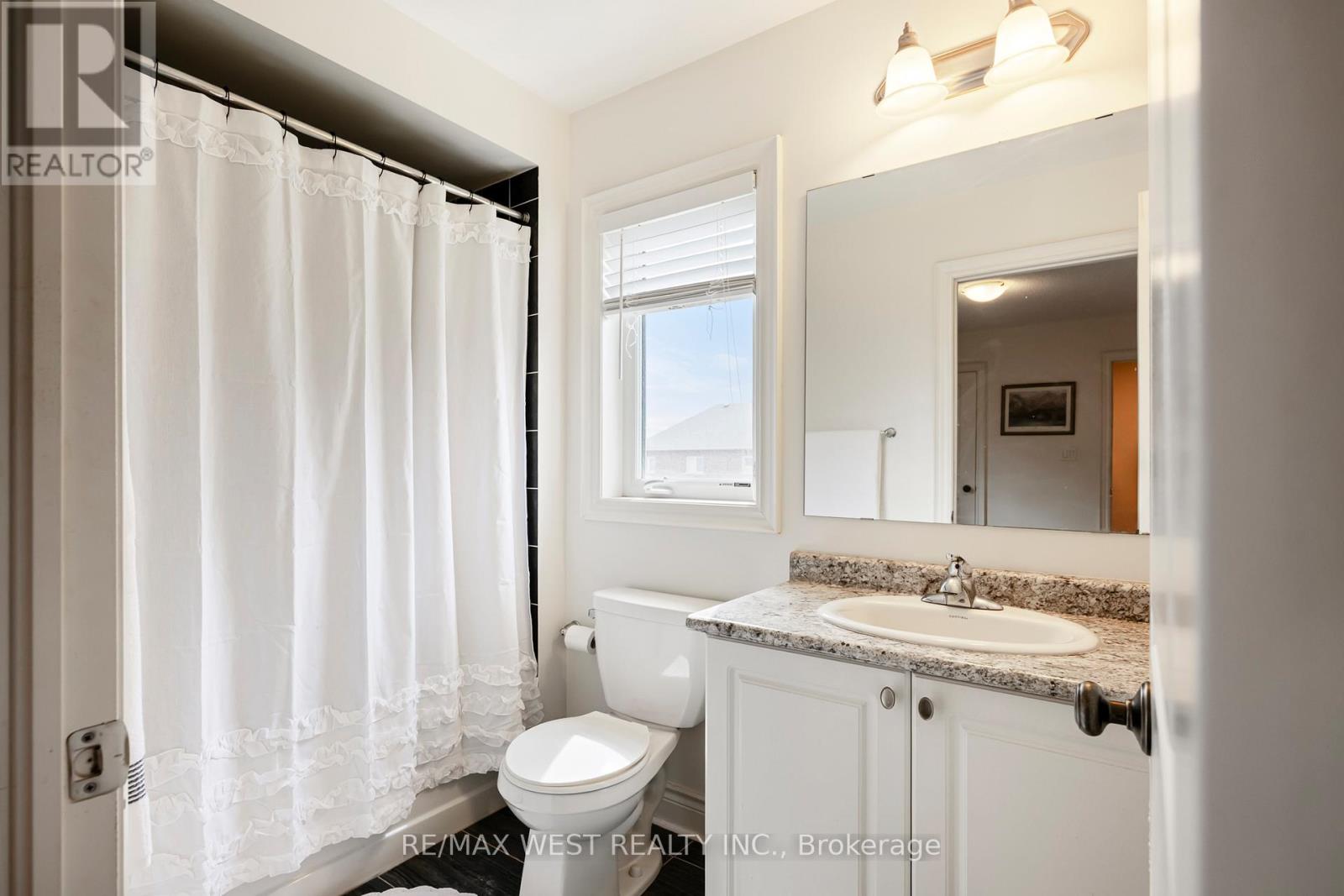 10 STONEGATE AVENUE - 22