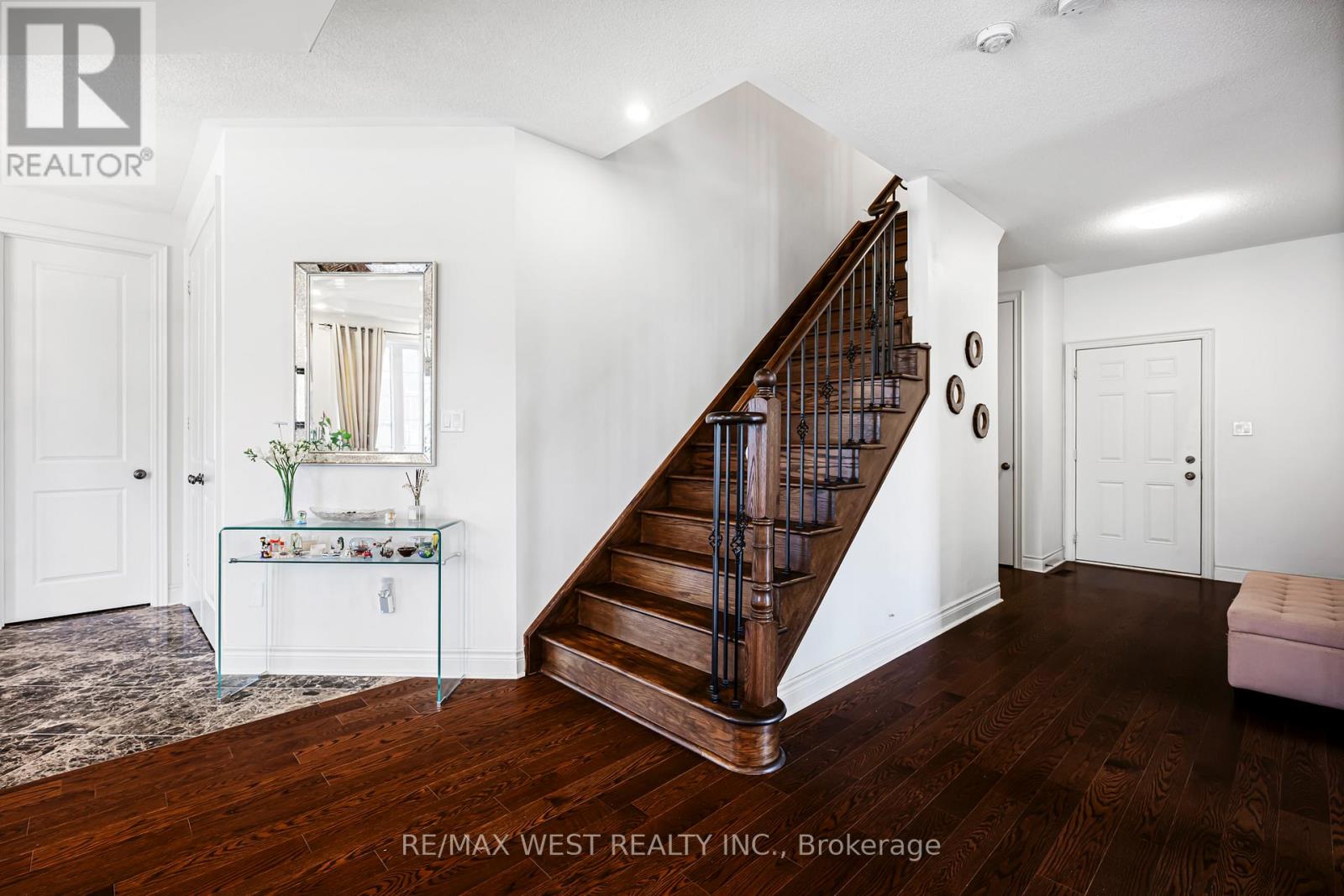10 STONEGATE AVENUE - 23