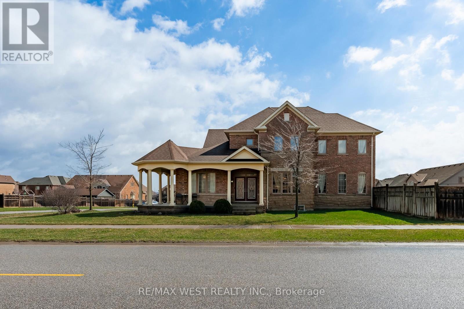 10 STONEGATE AVENUE - 25