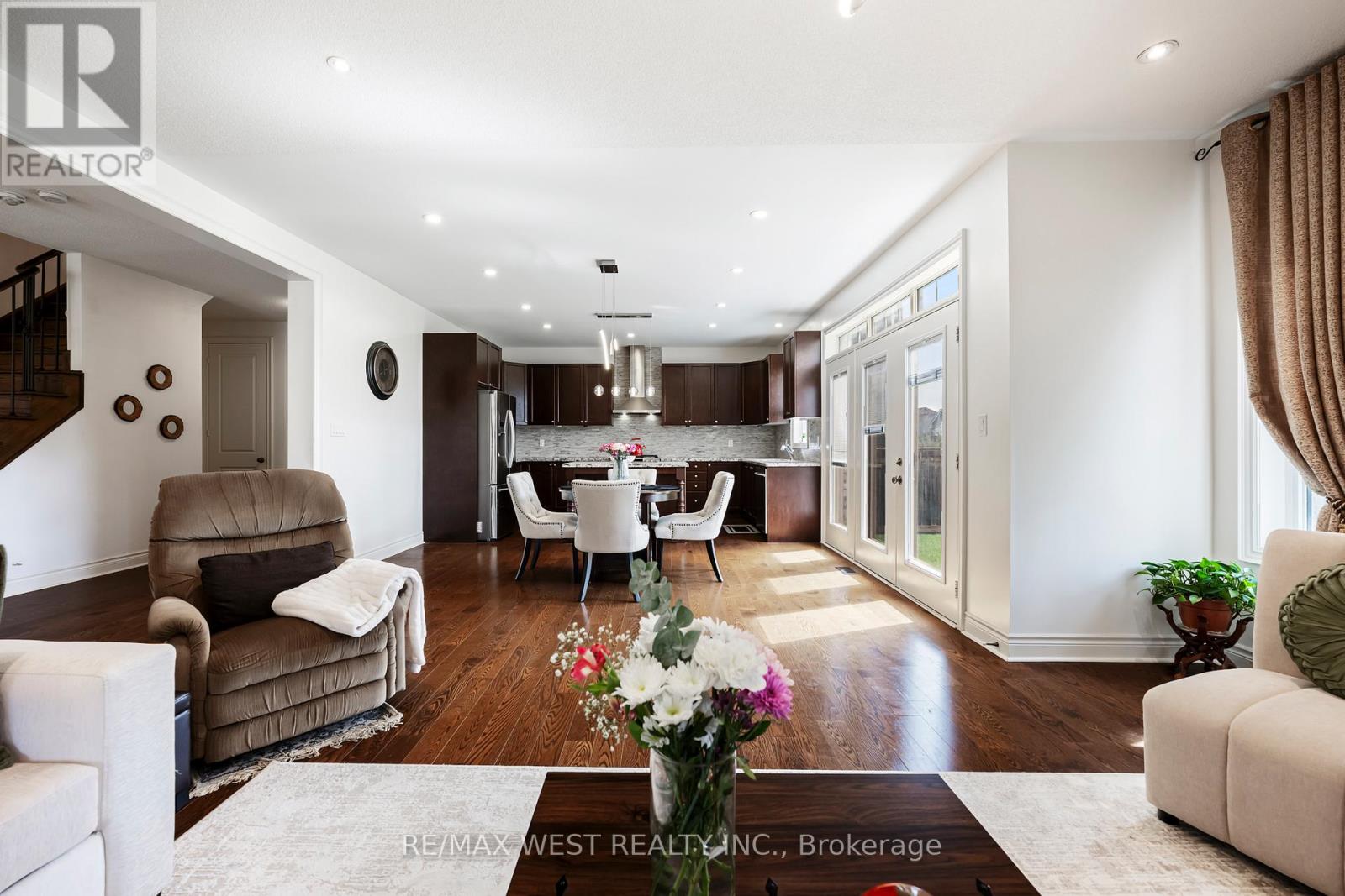 10 STONEGATE AVENUE - 5
