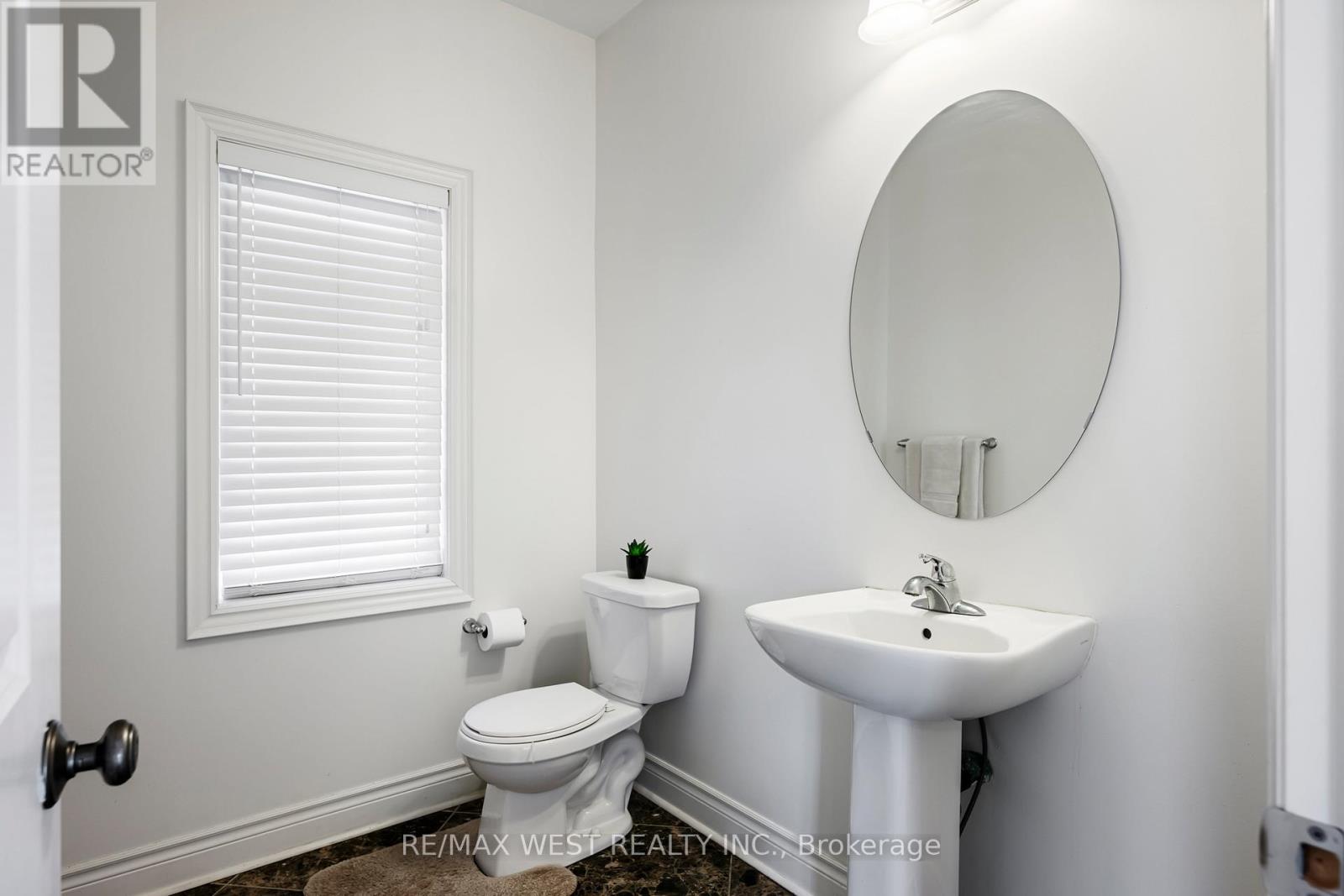 10 STONEGATE AVENUE - 8