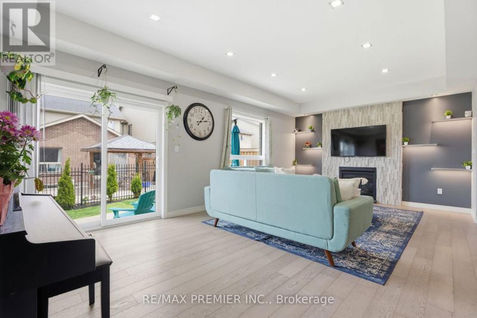 181 DALLAN DRIVE - 17