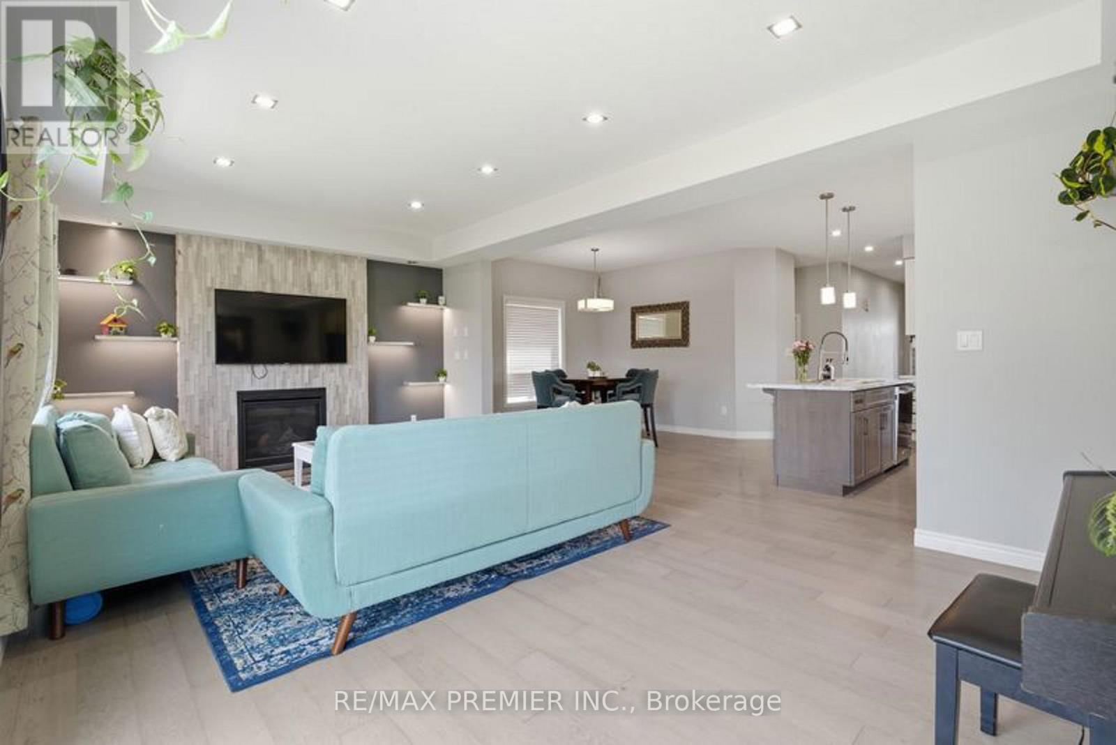 181 DALLAN DRIVE - 18