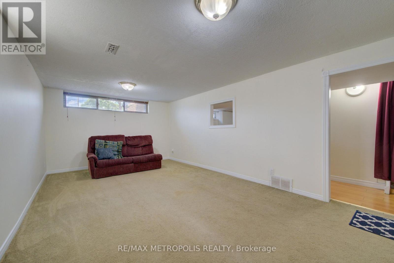 89 WINTER AVENUE - 21