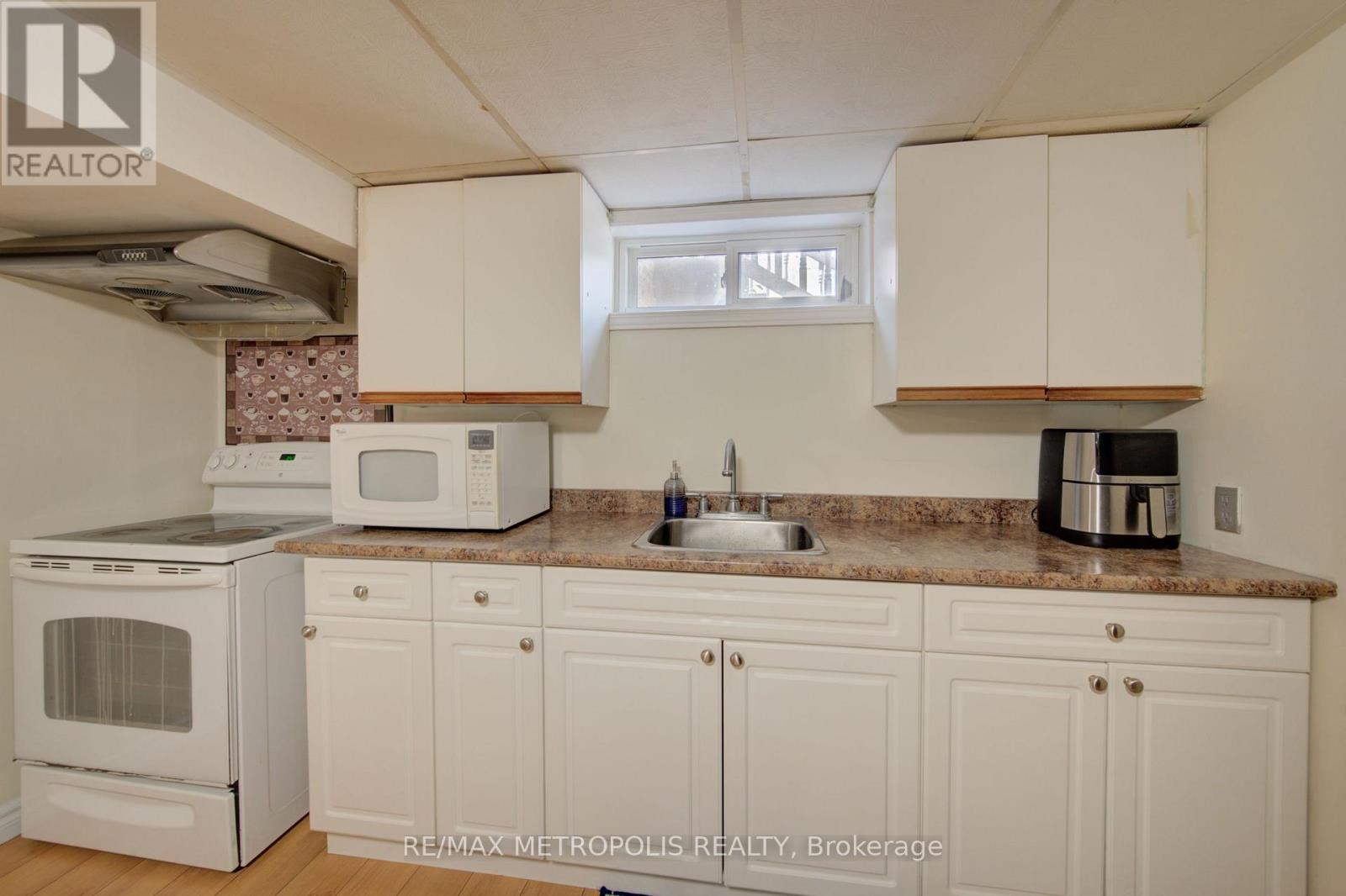 89 WINTER AVENUE - 24