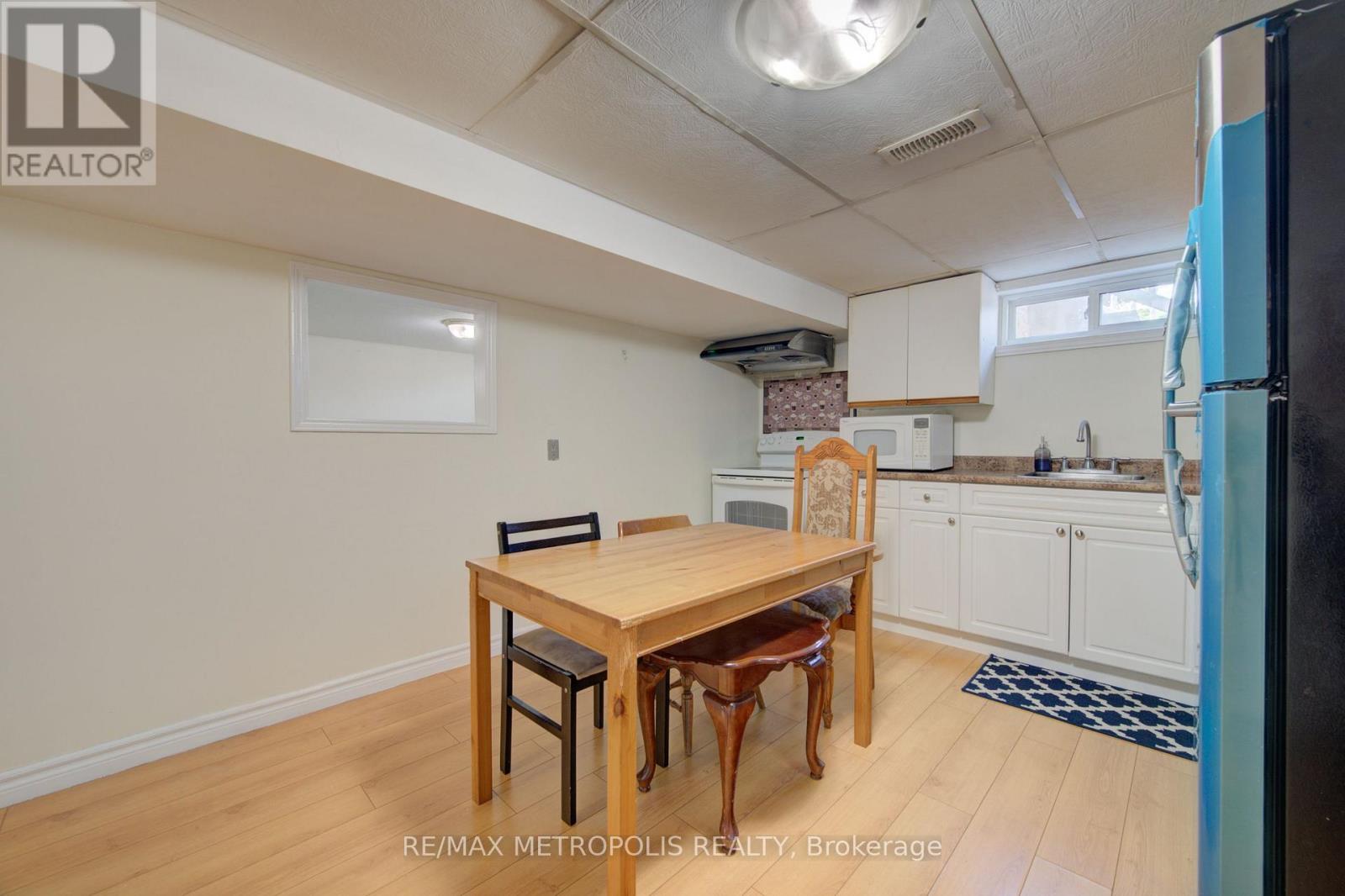 89 WINTER AVENUE - 26