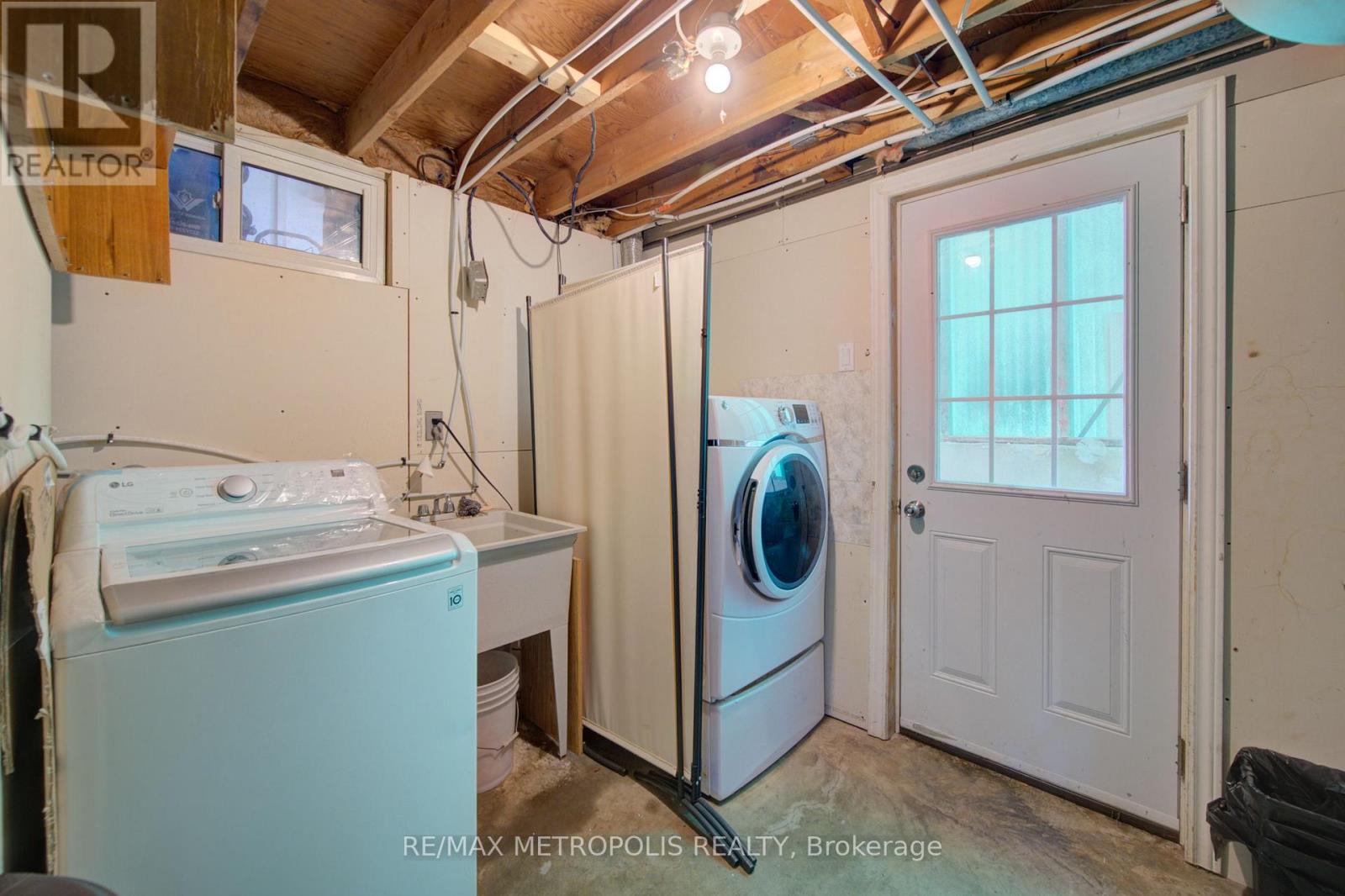 89 WINTER AVENUE - 31