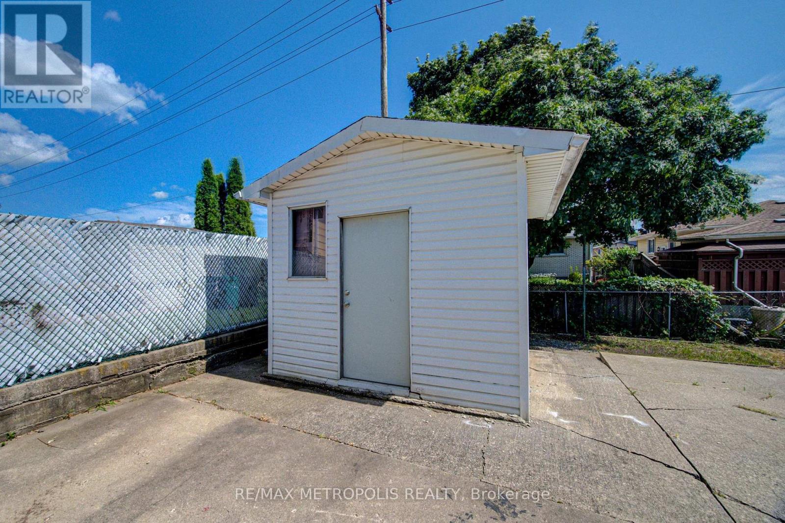 89 WINTER AVENUE - 34