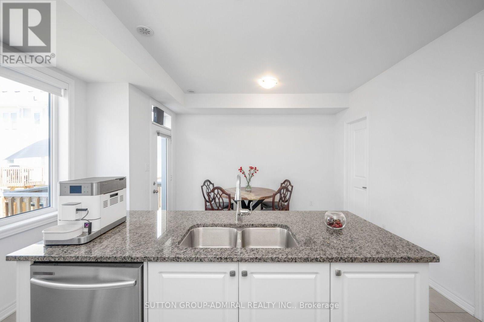 82 HIBISCUS LANE - 14