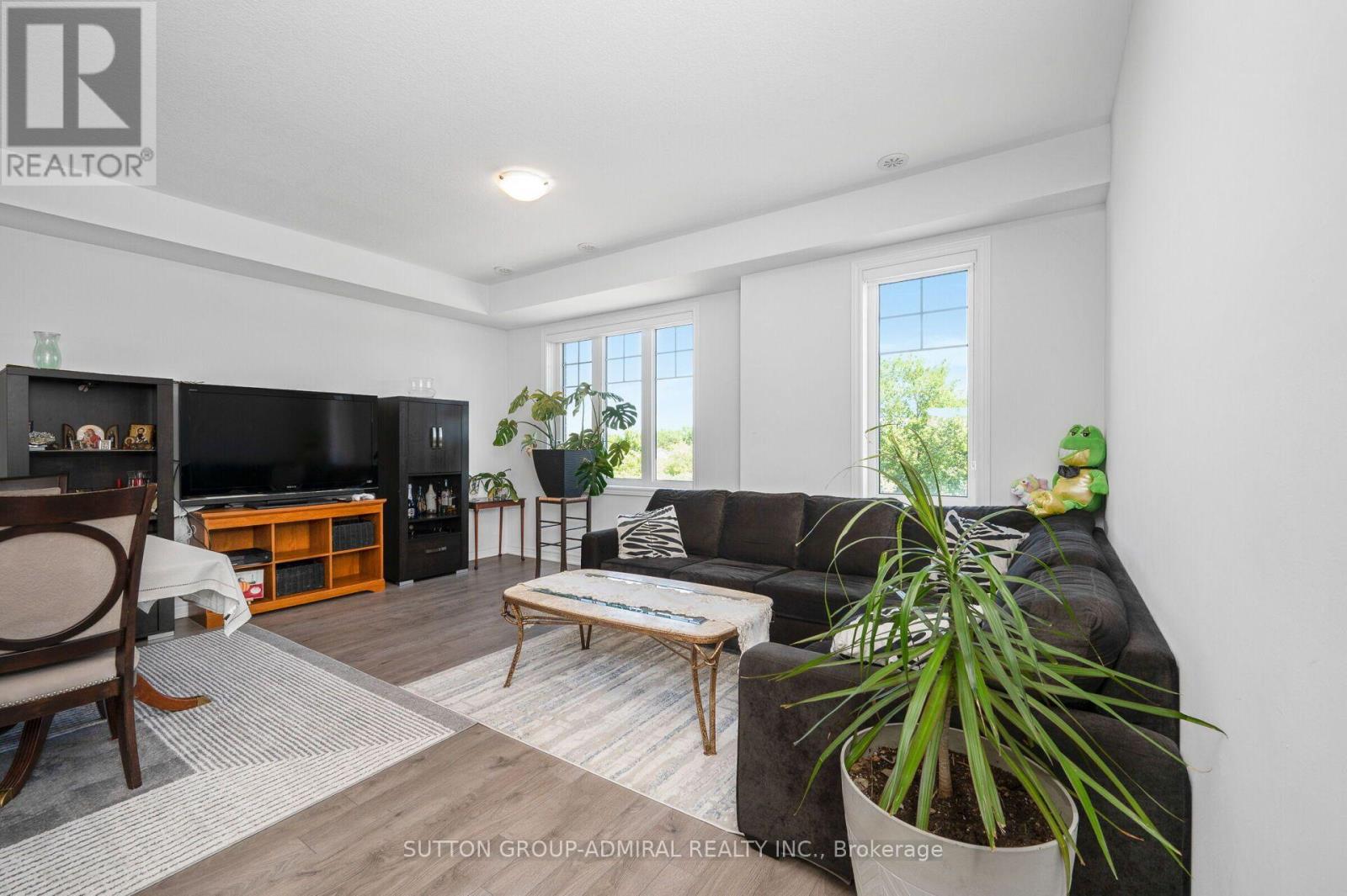 82 HIBISCUS LANE - 19