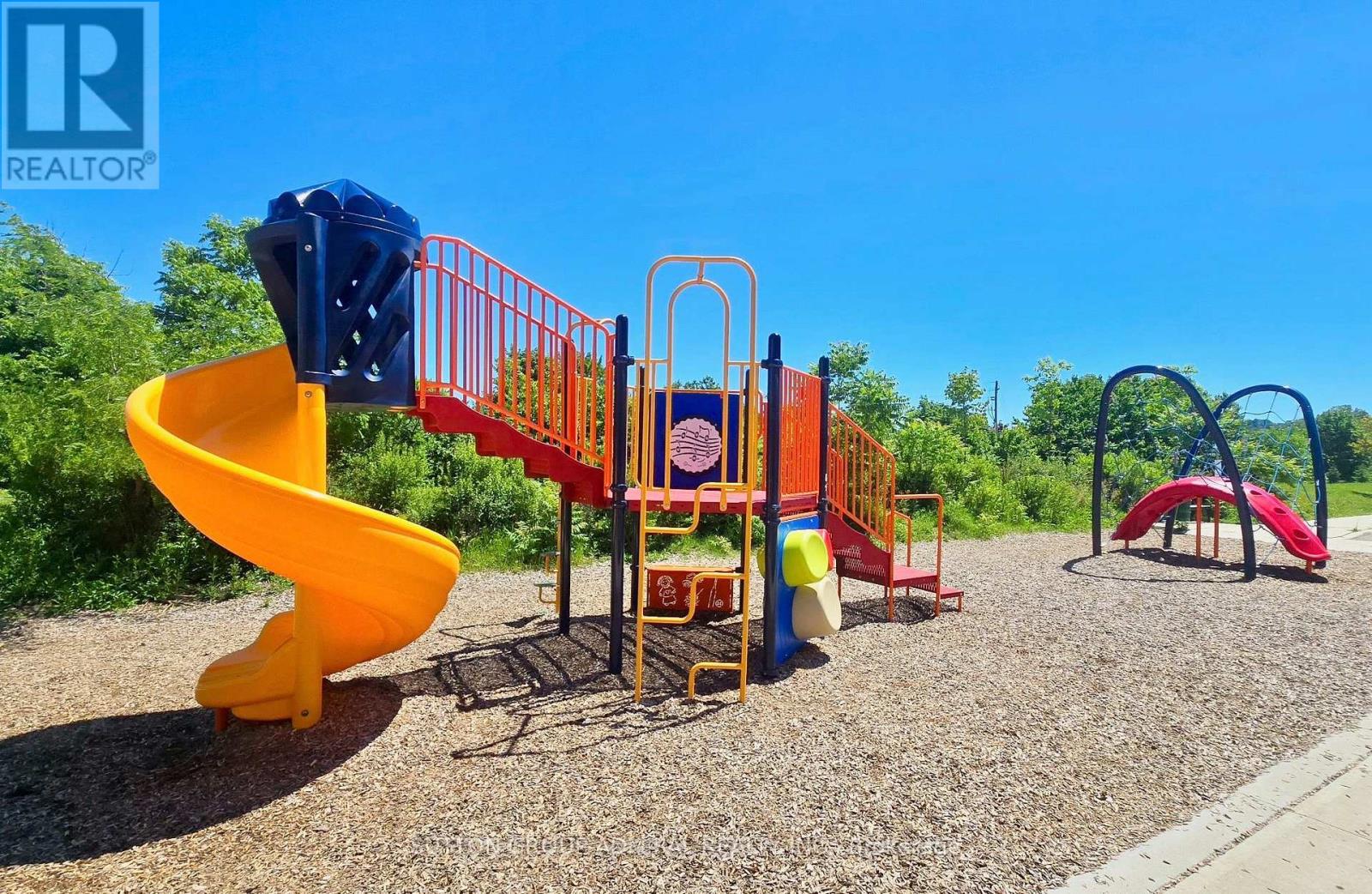 82 HIBISCUS LANE - 35