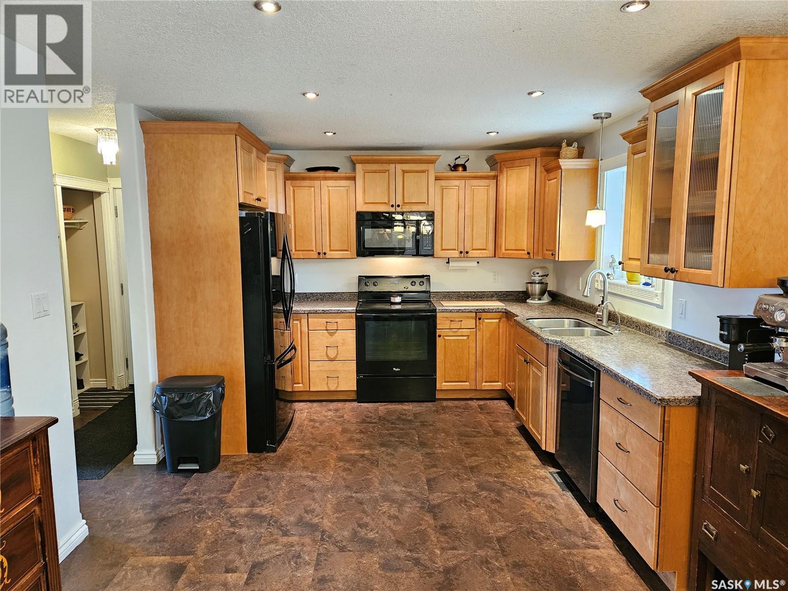 Redvers South Acreage. - 31