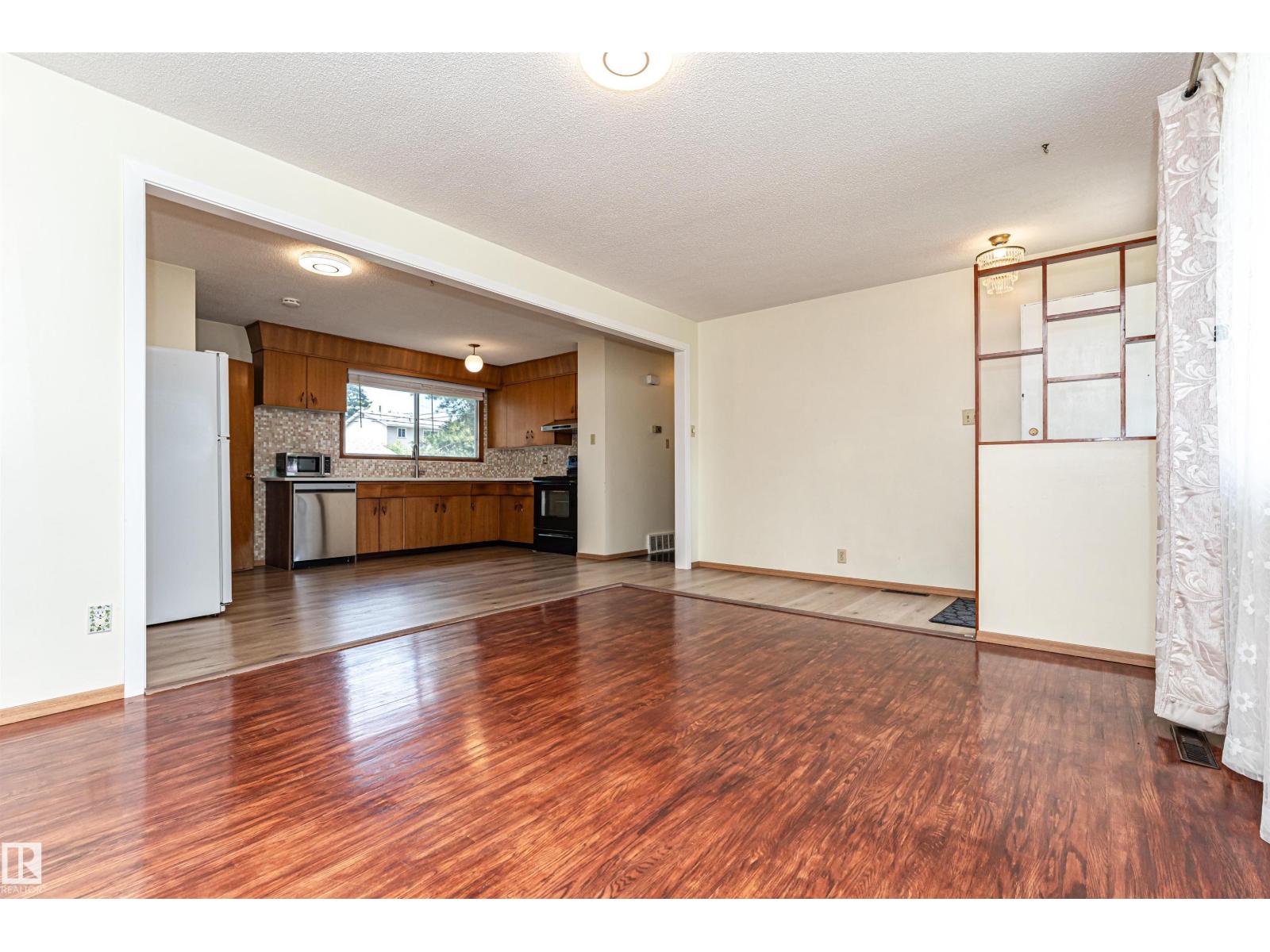 4812 105B ST NW - 8