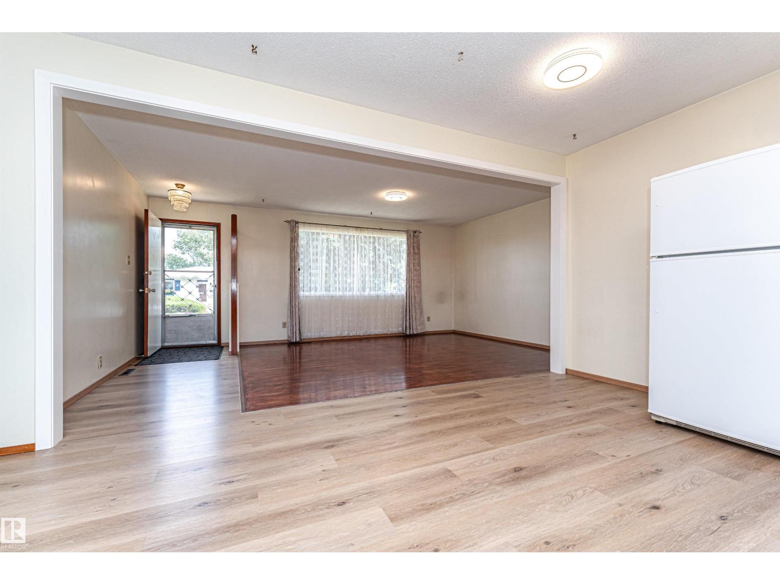 4812 105B ST NW - 10
