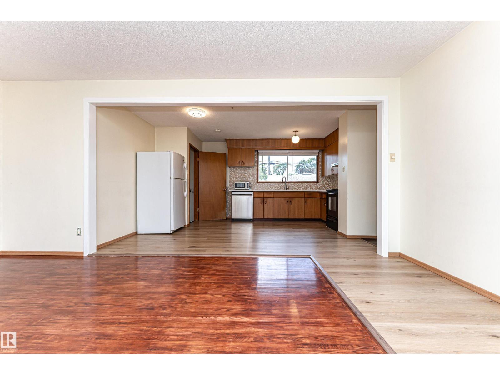 4812 105B ST NW - 9