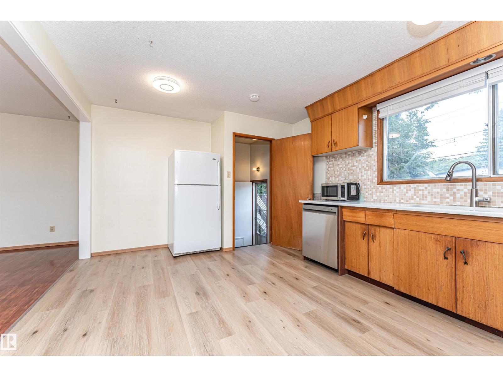4812 105B ST NW - 11