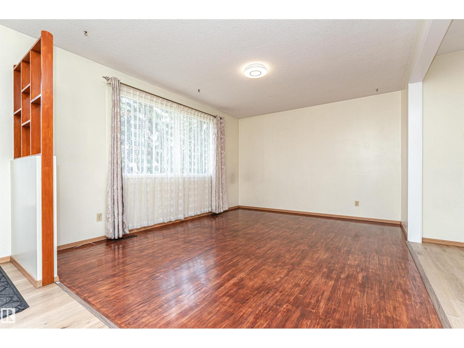 4812 105B ST NW - 6