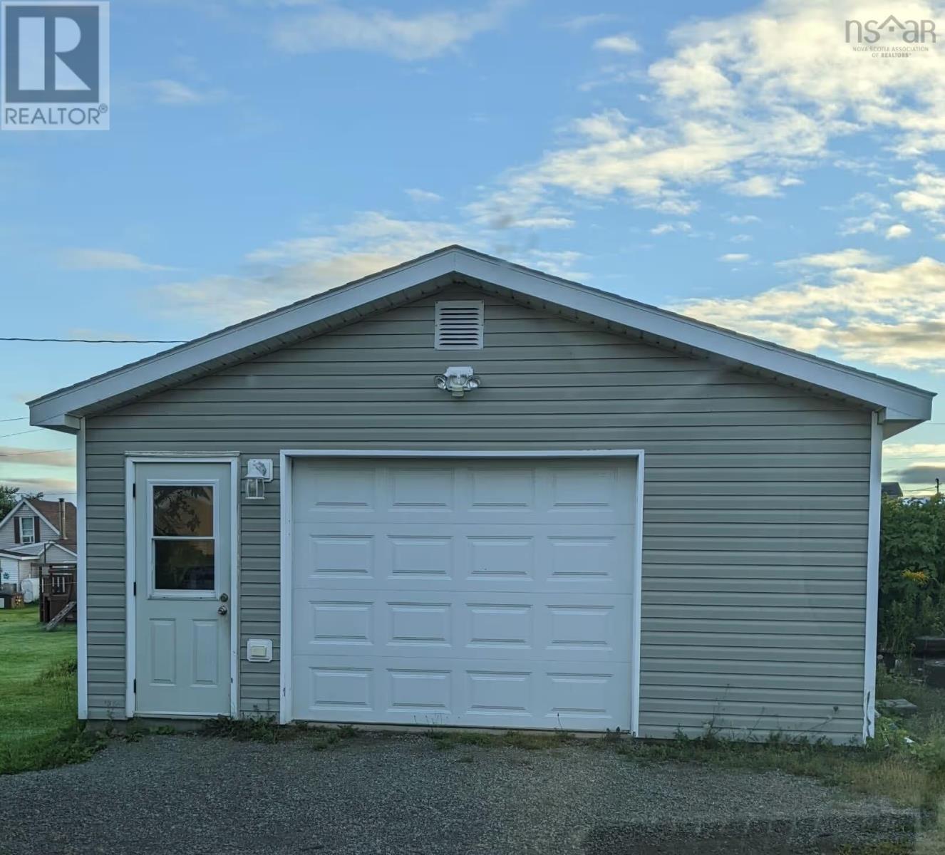 15 Allen J Memorial Avenue - 27