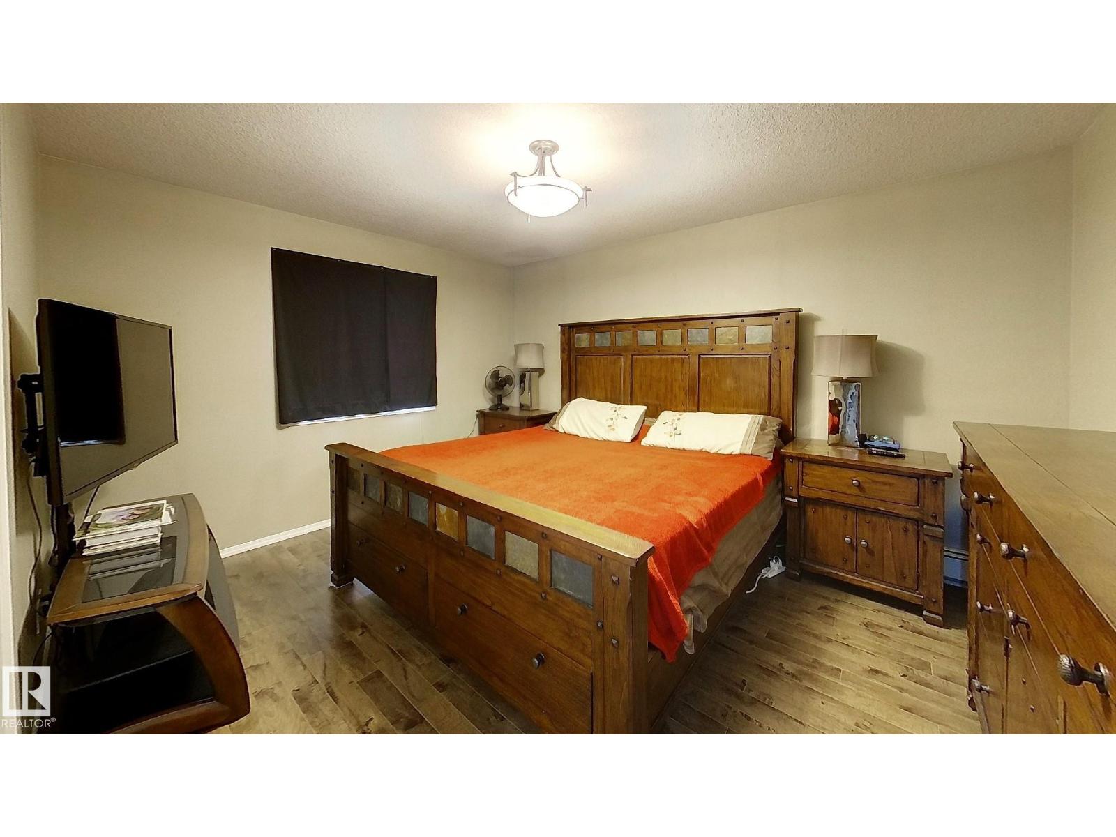 6663 15 Ave - 37