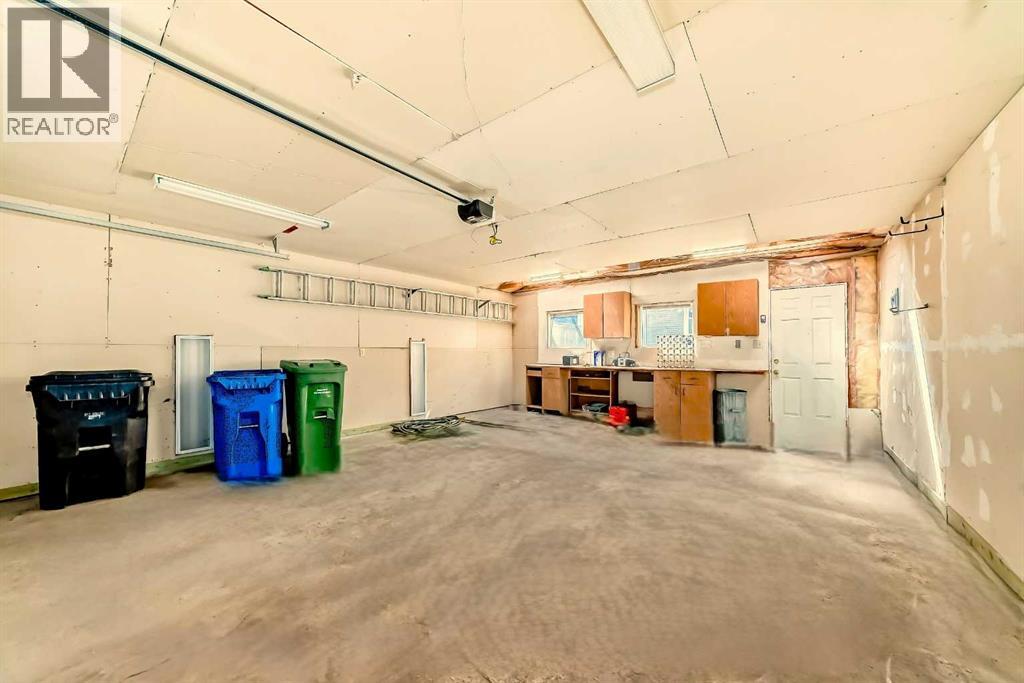 334 3 Avenue NE - 33