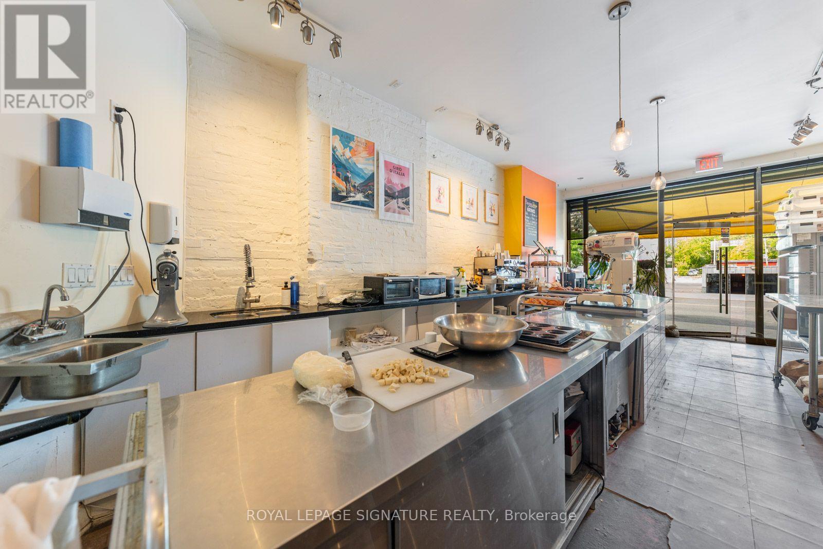 725 DOVERCOURT ROAD - 17