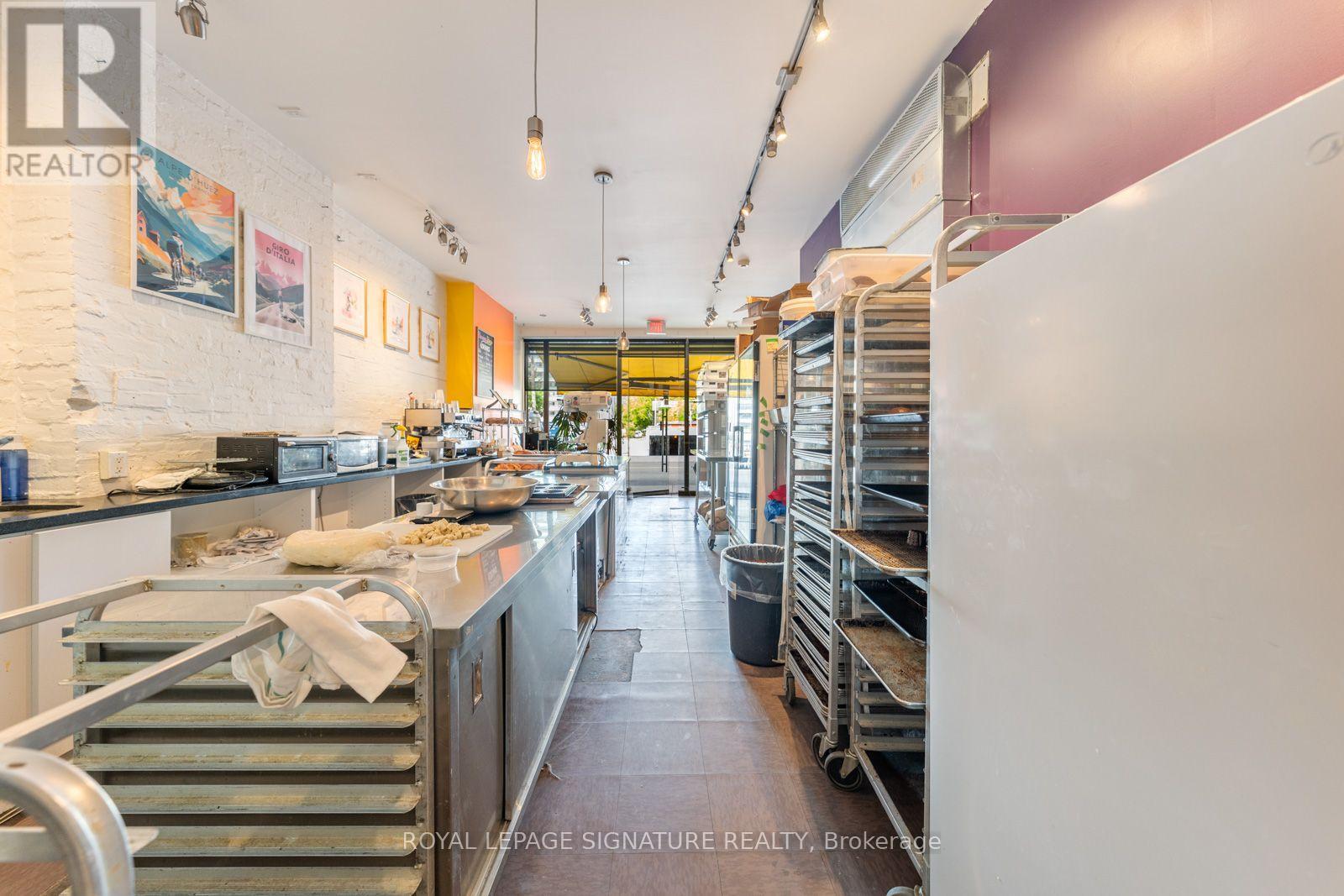 725 DOVERCOURT ROAD - 16
