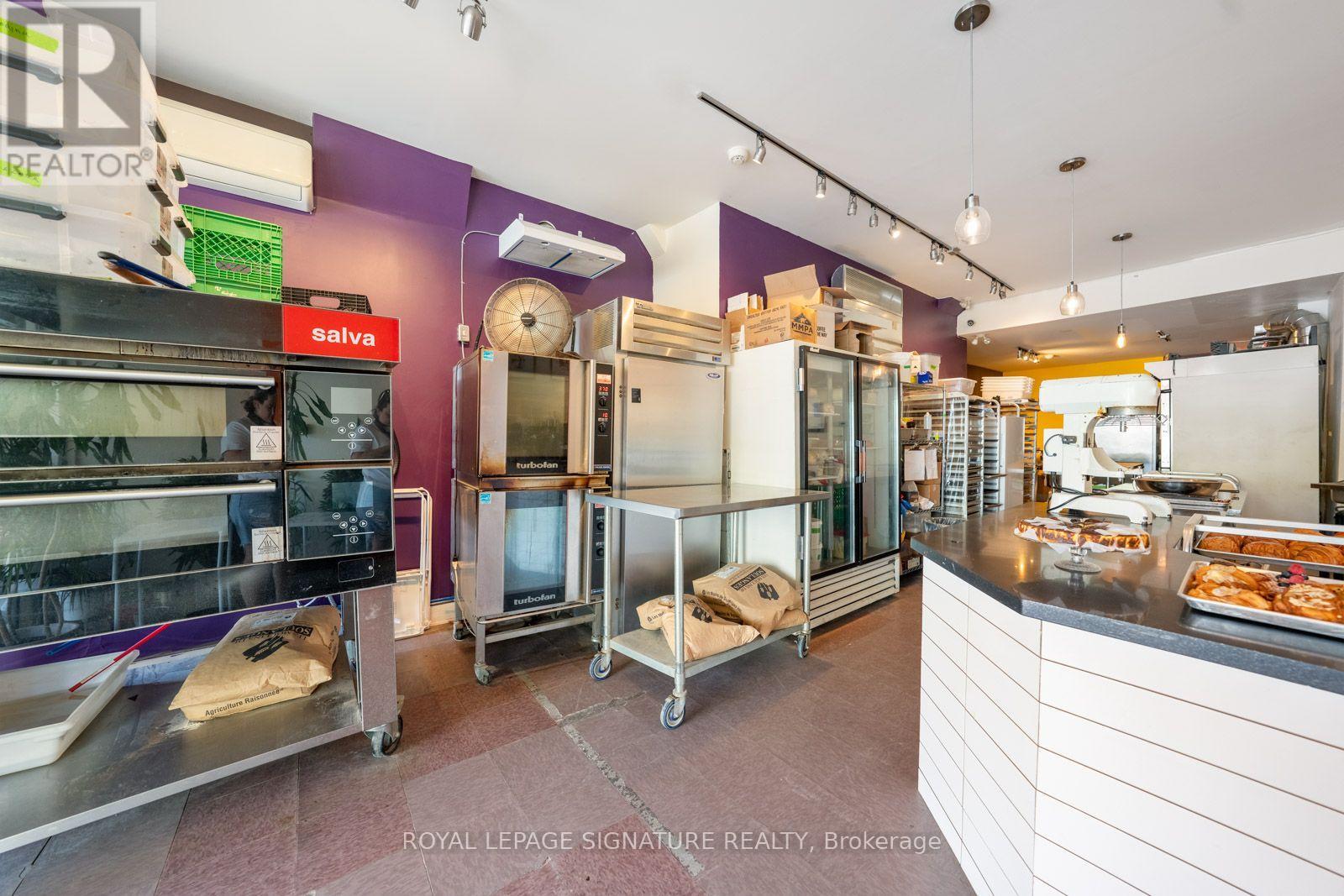725 DOVERCOURT ROAD - 12
