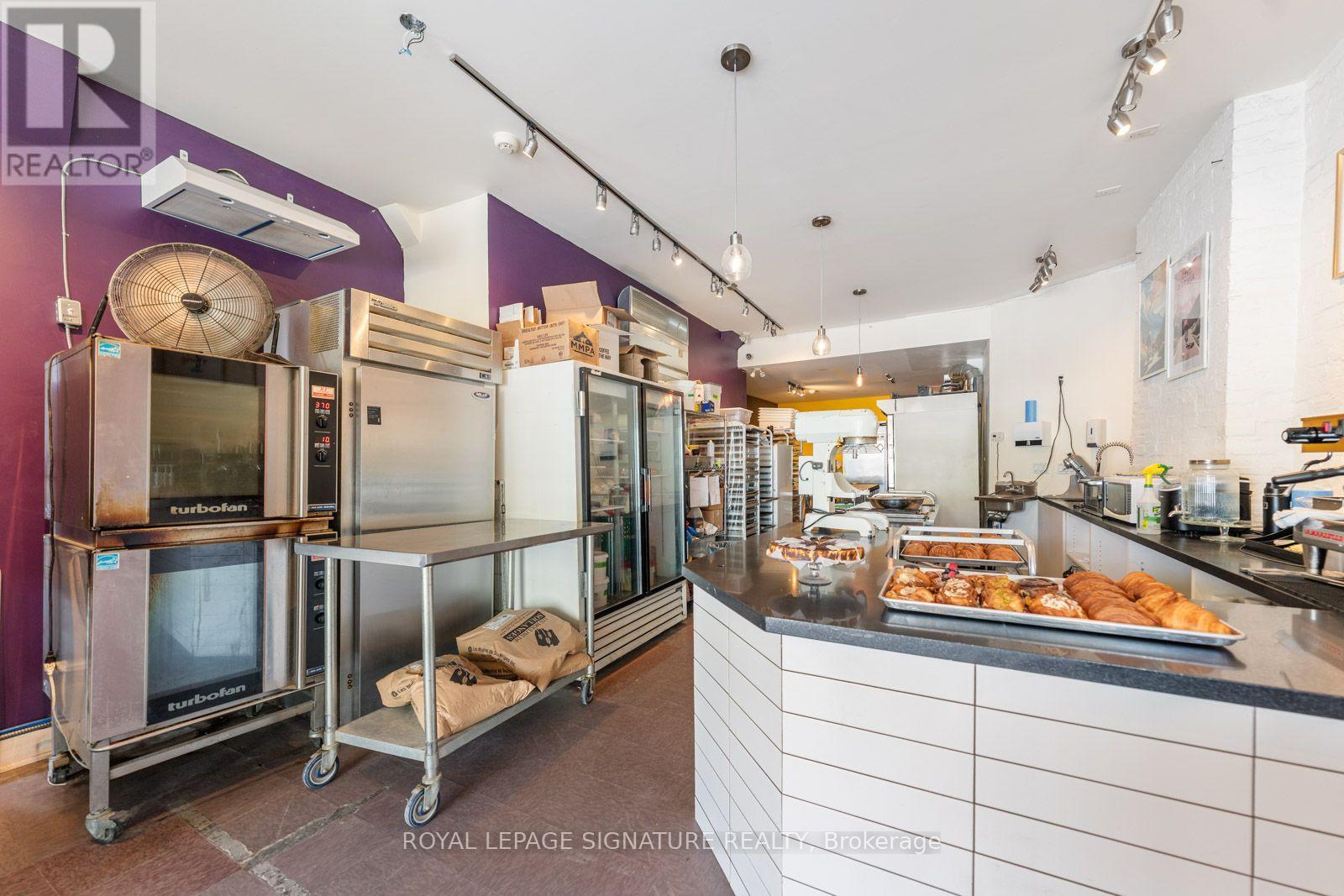 725 DOVERCOURT ROAD - 11
