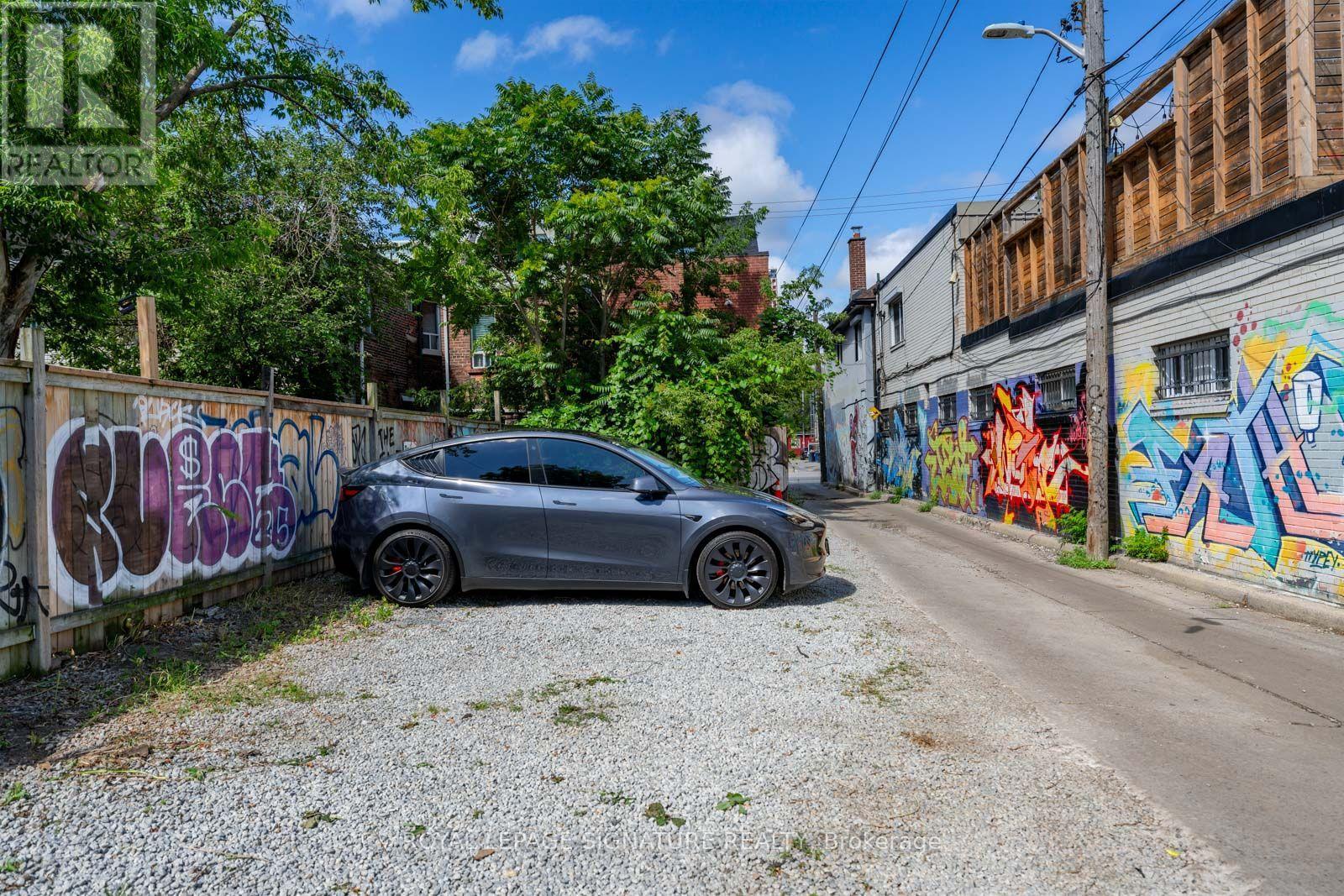 725 DOVERCOURT ROAD - 22