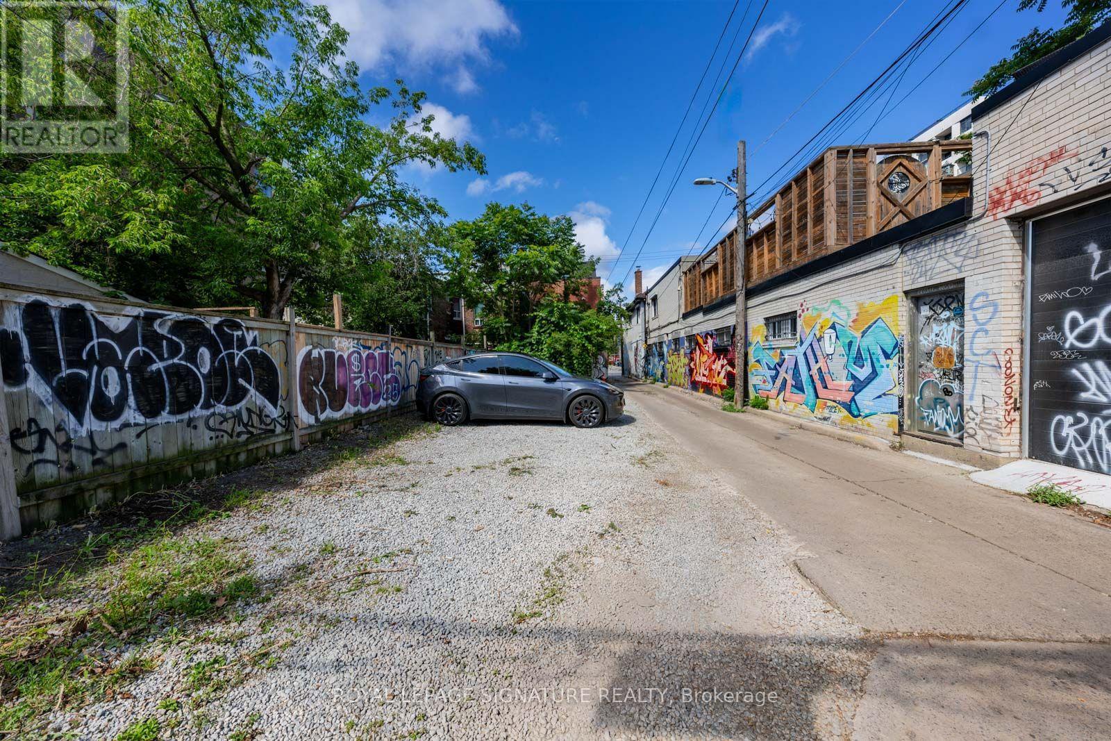725 DOVERCOURT ROAD - 21
