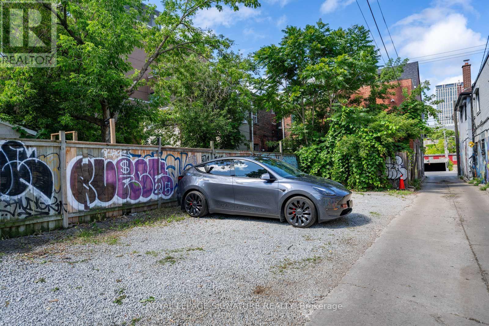 725 DOVERCOURT ROAD - 20