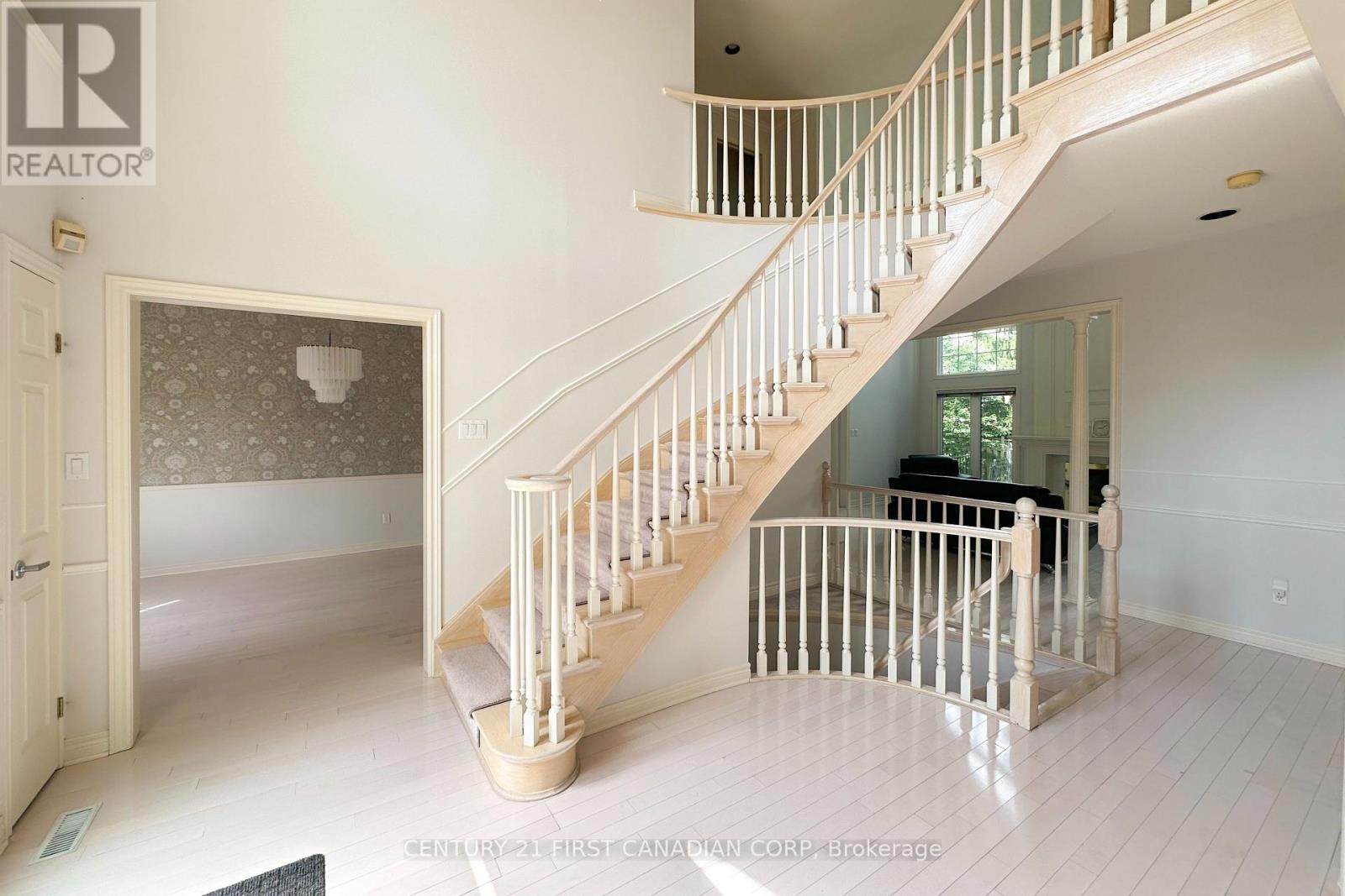 442 AMBLESIDE DRIVE - 2