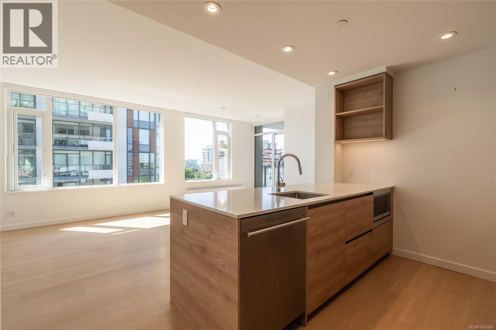 #705 369 Tyee Rd - 11