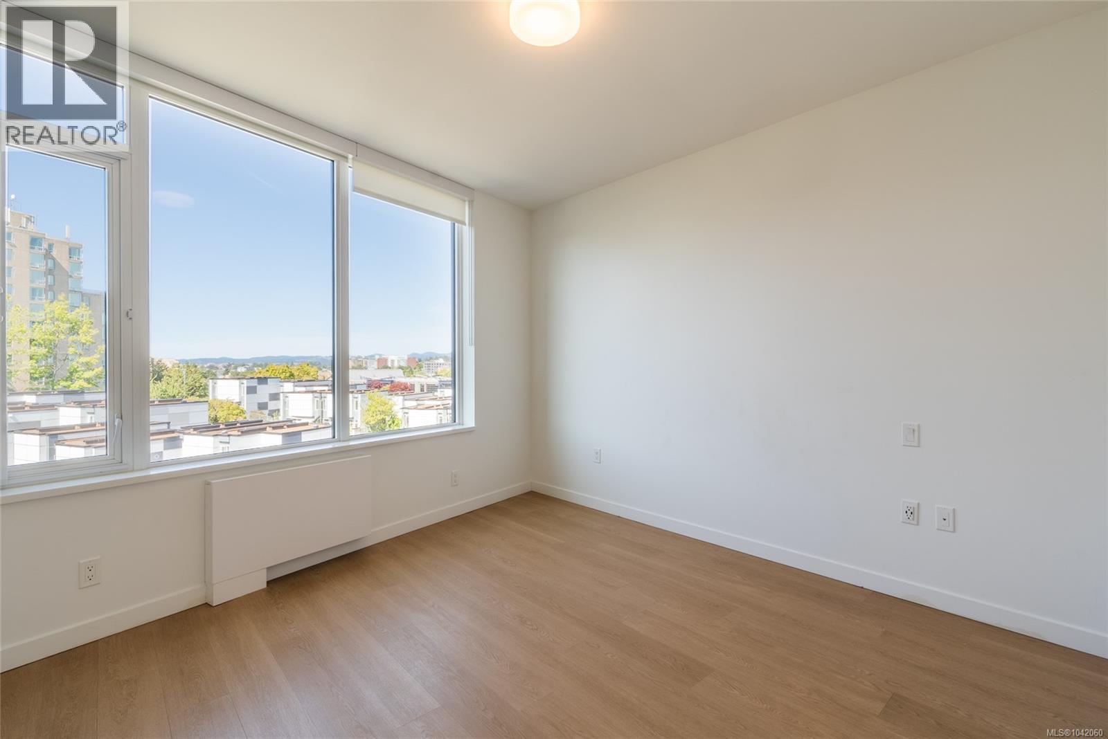 #705 369 Tyee Rd - 23