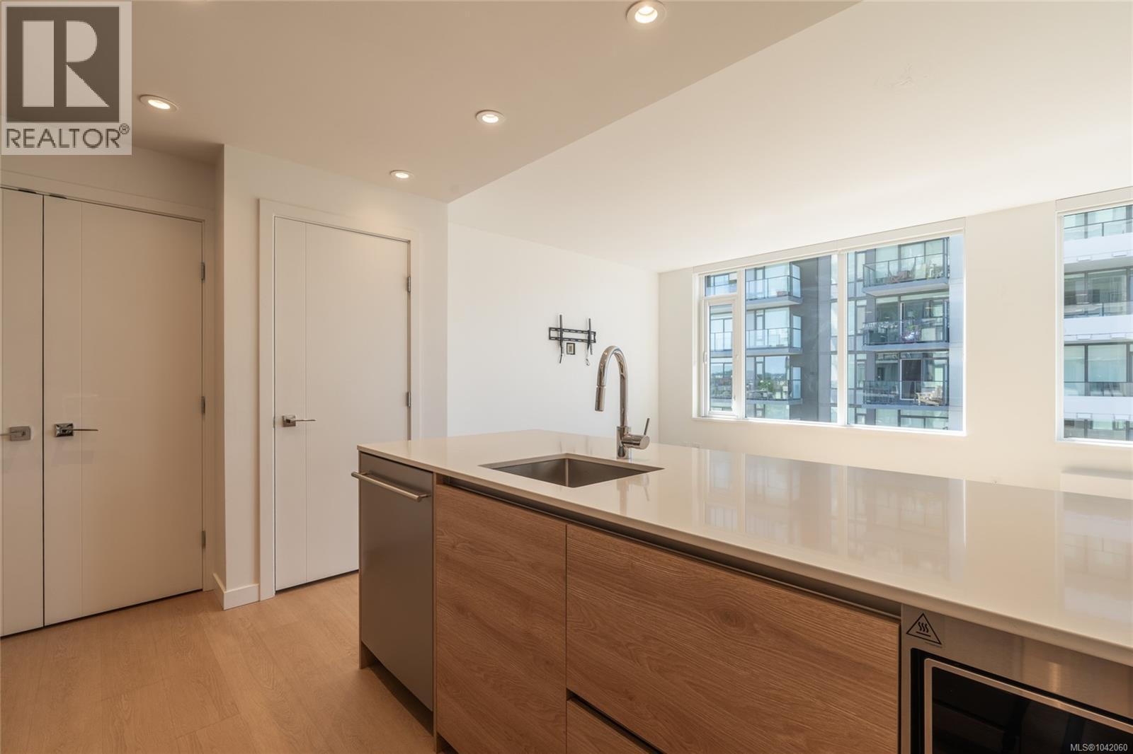 #705 369 Tyee Rd - 13