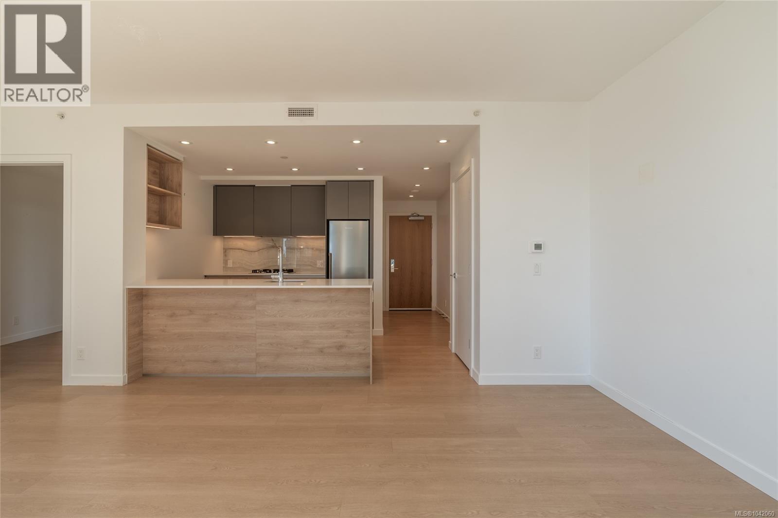 #705 369 Tyee Rd - 16