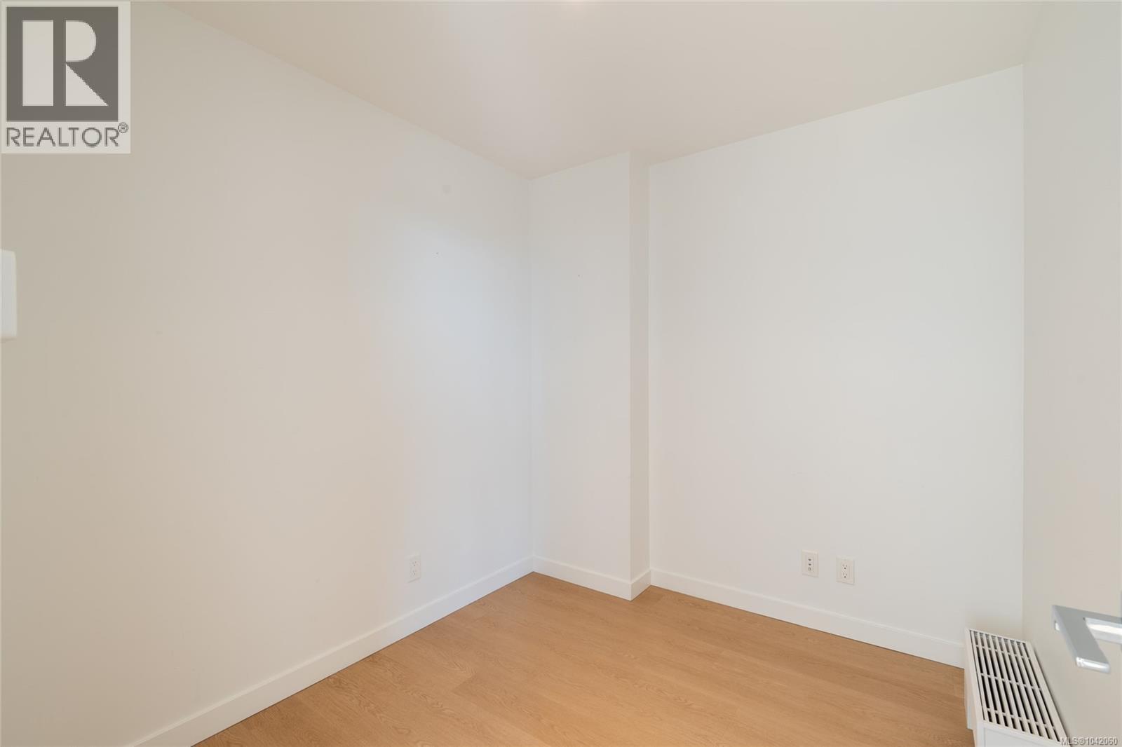 #705 369 Tyee Rd - 21
