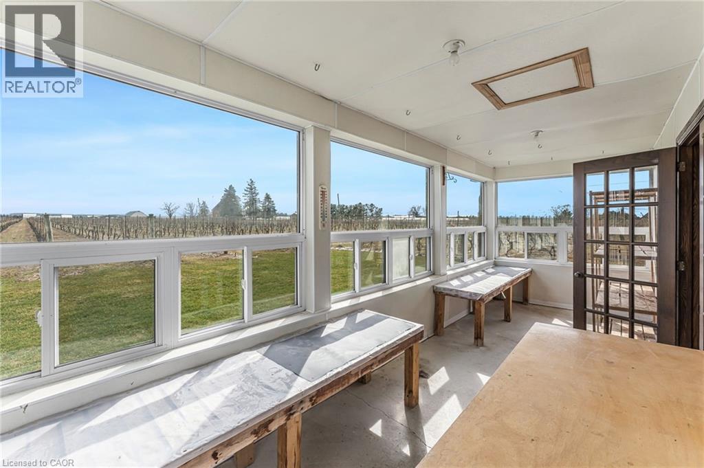 3503 LAKESHORE Road - 32