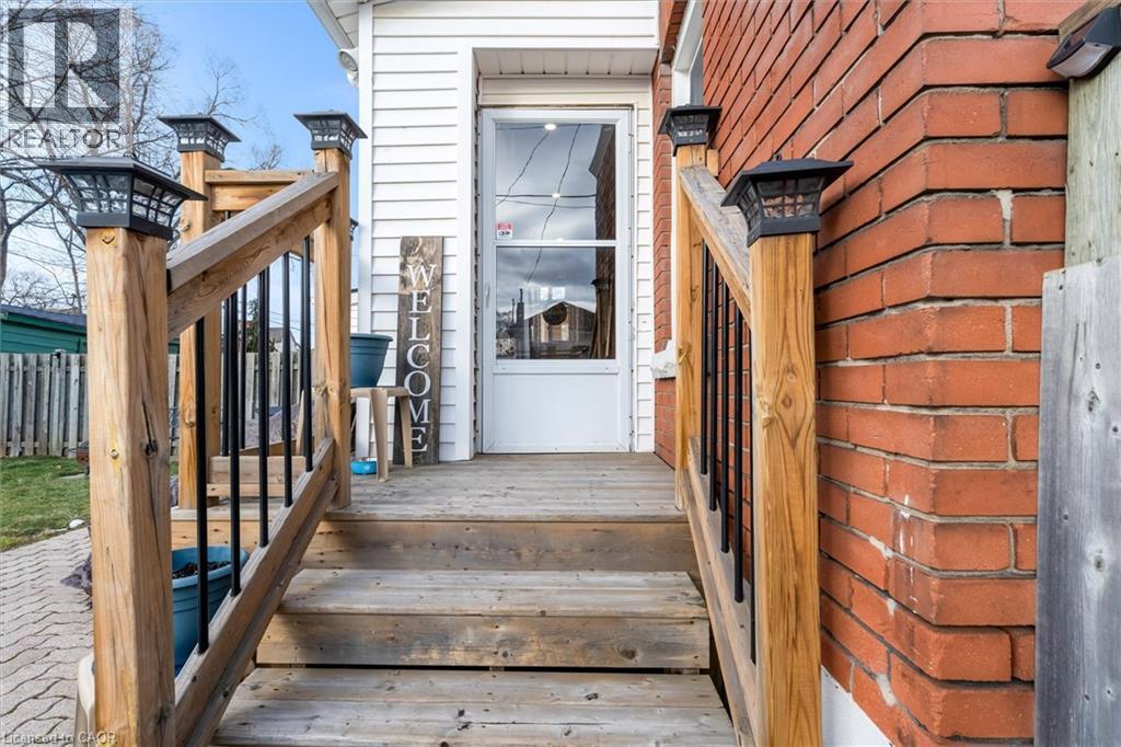 121 EDGEMONT Street N - 38