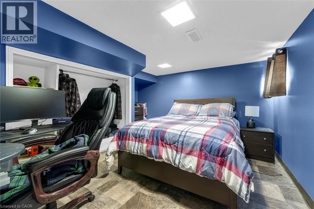 121 EDGEMONT Street N - 36