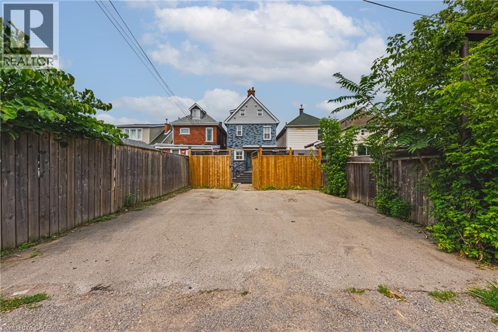 218 GROSVENOR Avenue N - 32