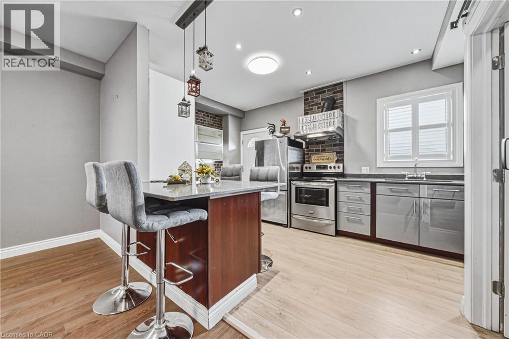 218 GROSVENOR Avenue N - 8