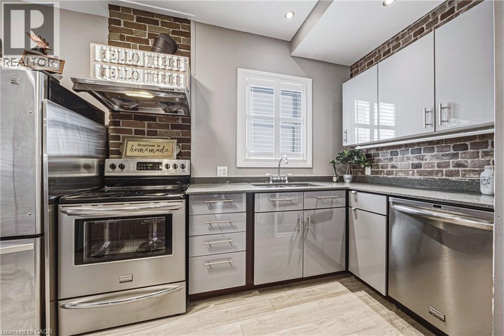 218 GROSVENOR Avenue N - 9