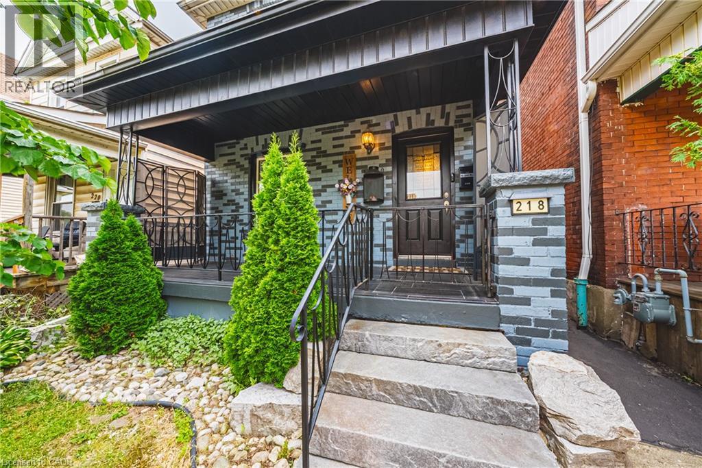 218 GROSVENOR Avenue N - 2