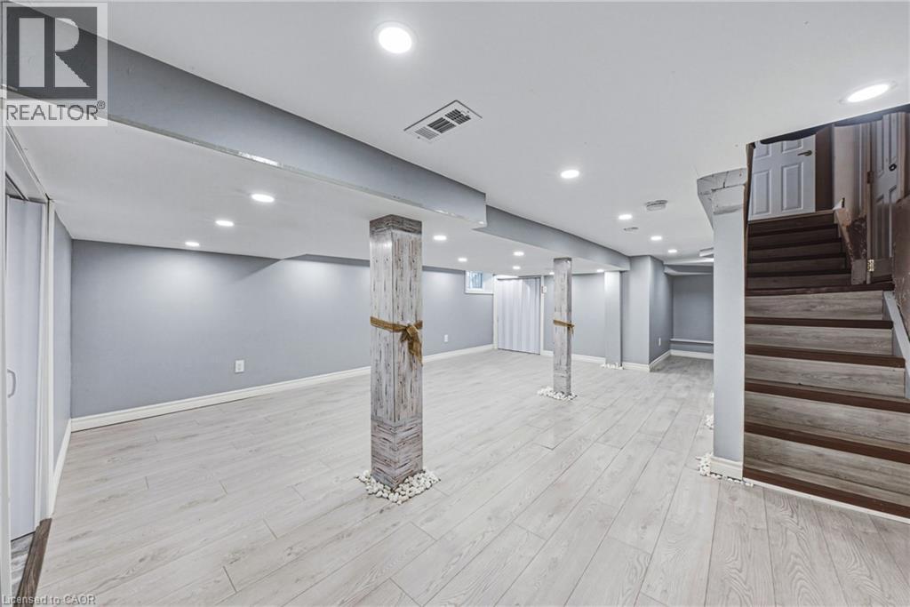 218 GROSVENOR Avenue N - 25