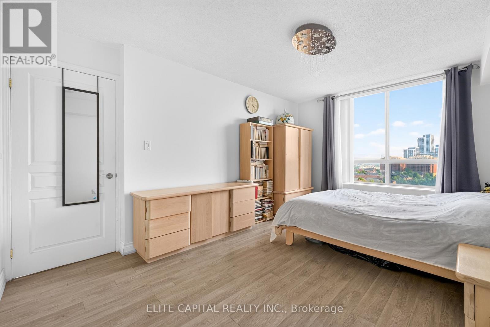 #1205 29 NORTHERN HEIGHTS DRIVE - 16